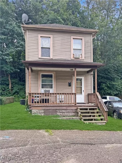 400 Hemlock St, Follansbee, WV 26037