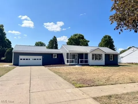 680 Hardesty Ave NW, New Philadelphia, OH 44663