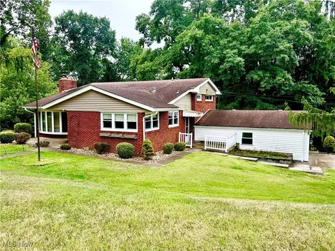 161 Valley View Dr, Wellsburg, WV 26070