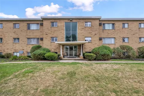 5200 Royalton Rd #11C, North Royalton, OH 44133