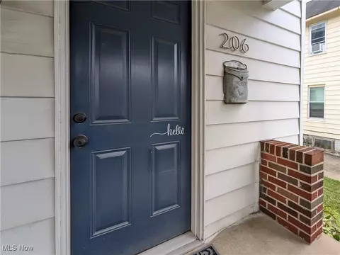 Exterior - 206 Center St, Struthers, OH 44471 photo 2 of 6