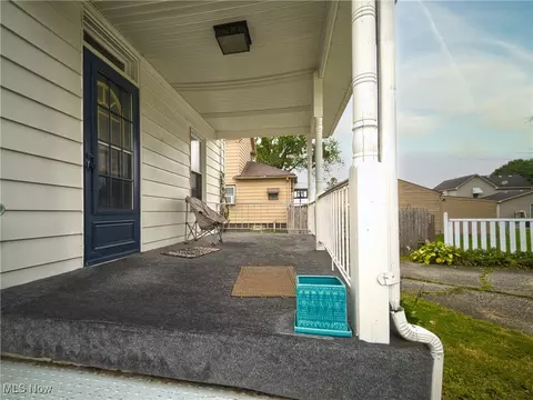 Exterior - 206 Center St, Struthers, OH 44471 photo 4 of 6
