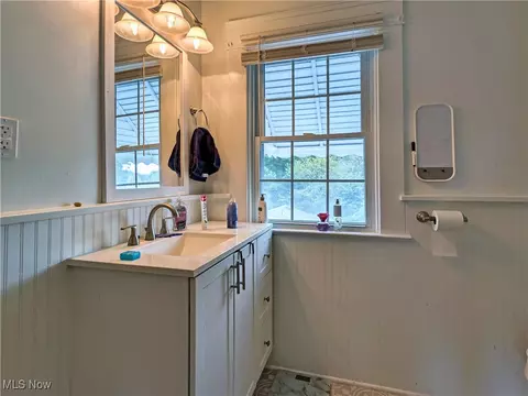 Bath - 206 Center St, Struthers, OH 44471 photo 1 of 1