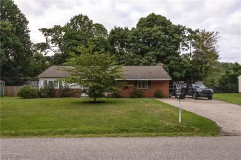 6063 Dundee St, Madison, OH 44057