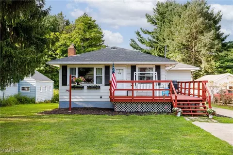 1153 Krumroy Rd, Akron, OH 44306