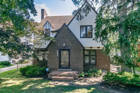 4418 Acacia Dr, Cleveland, OH 44121
