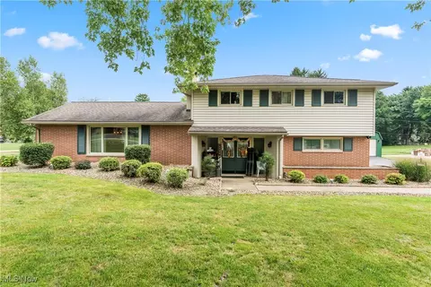 5554 Sandalwood Ave NE, Canton, OH 44721