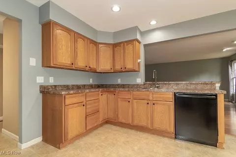 1753 Robindale St, Wickliffe, OH 44092 photo 7
