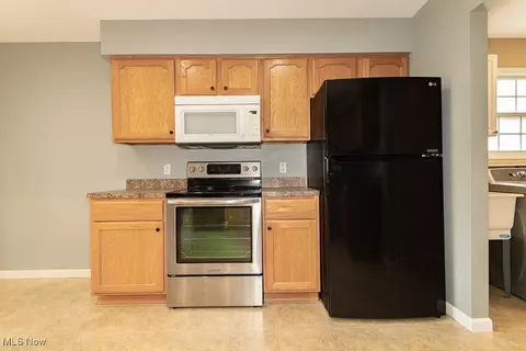 1753 Robindale St, Wickliffe, OH 44092 photo 9