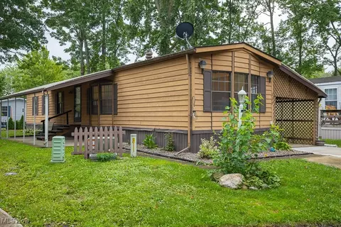 335 Ashwood Dr, Elyria, OH 44035