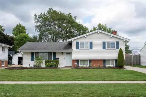 1301 Golden Gate Blvd, Mayfield Heights, OH 44124
