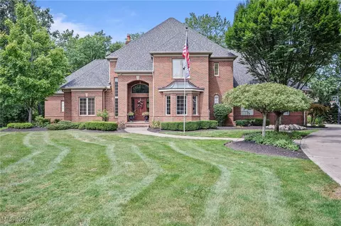 31106 Planters Grove Ln, Westlake, OH 44145