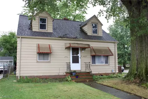 5627 W 54th St, Parma, OH 44129