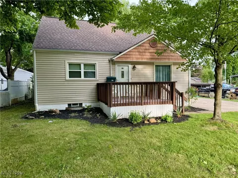 593 Alaho St, Akron, OH 44305