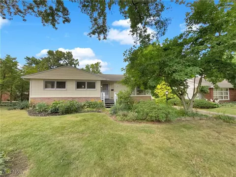 204 Brouse Dr, Wadsworth, OH 44281