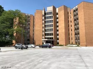 22500 Lake Rd #601, Rocky River, OH 44116