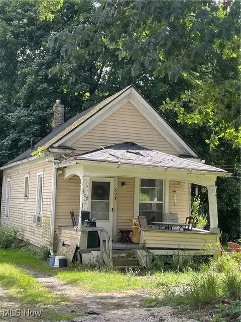 507 Bell St, Akron, OH 44307