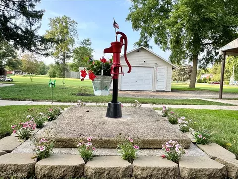 Exterior - 4877 Tallmadge, Rootstown, OH 44272 photo 2 of 10