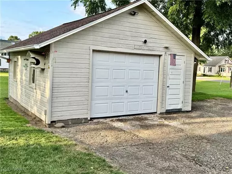 Exterior - 4877 Tallmadge, Rootstown, OH 44272 photo 5 of 10