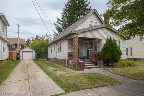 18627 Chickasaw Ave, Cleveland, OH 44119