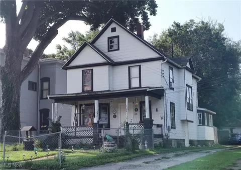 404 W 54th St, Ashtabula, OH 44004 photo 4
