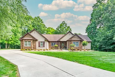 4407 Williamsburg Dr, Canfield, OH 44406