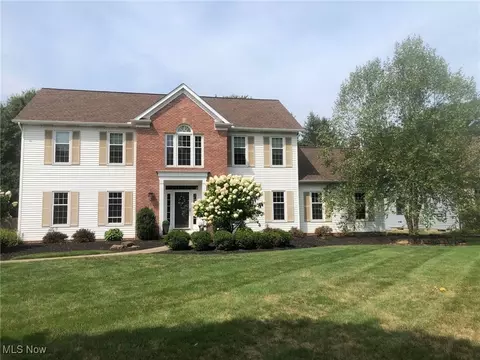 8988 Cinnabar Dr, Brecksville, OH 44141