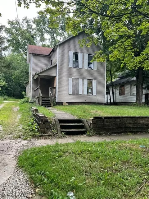 627 Allyn St, Akron, OH 44311