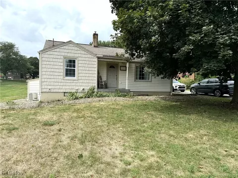 222 Church St SW, Sugarcreek, OH 44681