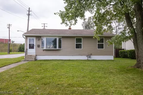 5519 Vickie Ln, Bedford Heights, OH 44146