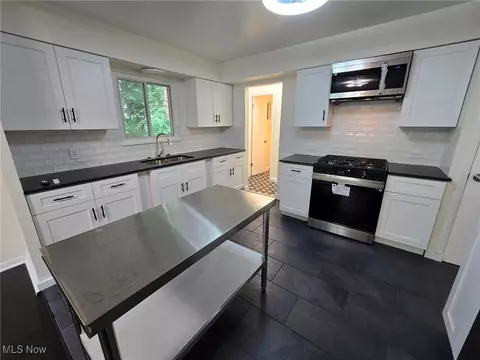14408 Maple Ave, Maple Heights, OH 44137 photo 10