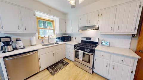 Kitchen - 590 Geneva Ave, Struthers, OH 44471 photo 1 of 1