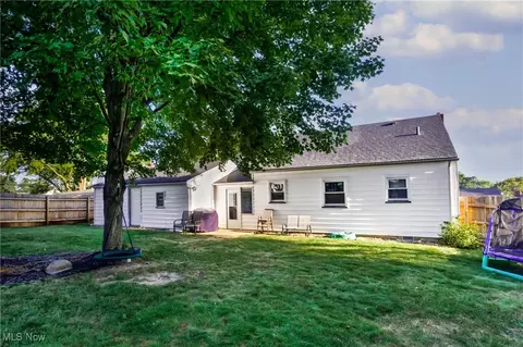 Exterior - 590 Geneva Ave, Struthers, OH 44471 photo 7 of 9