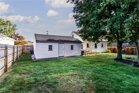 Exterior - 590 Geneva Ave, Struthers, OH 44471 photo 6 of 9