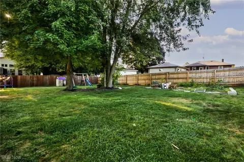 Exterior - 590 Geneva Ave, Struthers, OH 44471 photo 5 of 9