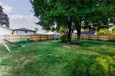 Exterior - 590 Geneva Ave, Struthers, OH 44471 photo 8 of 9