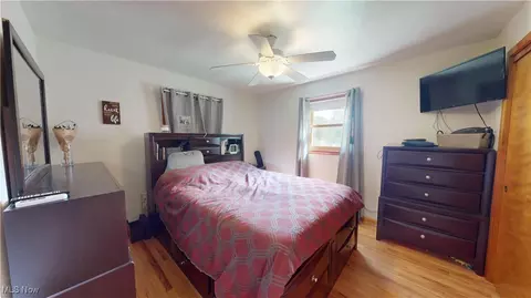 Bedroom - 590 Geneva Ave, Struthers, OH 44471 photo 2 of 4