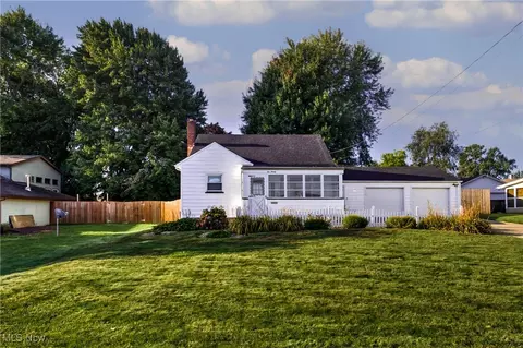 Exterior - 590 Geneva Ave, Struthers, OH 44471 photo 3 of 9