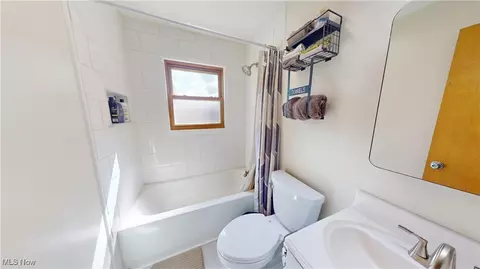 Bath - 590 Geneva Ave, Struthers, OH 44471 photo 1 of 1