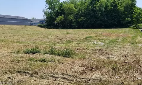 808 E Turkeyfoot Lake Rd, Akron, OH 44319