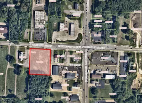 808 E Turkeyfoot Lake Rd, Akron, OH 44319 photo 2