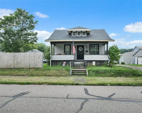 416 S College St, Newcomerstown, OH 43832