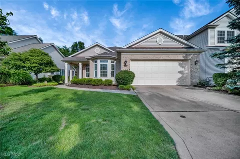15359 Oak Hollow Ln, Strongsville, OH 44149