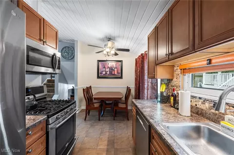 956 Wilder Ave, Elyria, OH 44035 photo 8