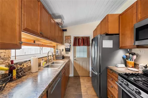 956 Wilder Ave, Elyria, OH 44035 photo 12