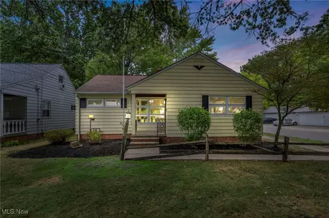 2267 Green Ridge Dr, Wickliffe, OH 44092