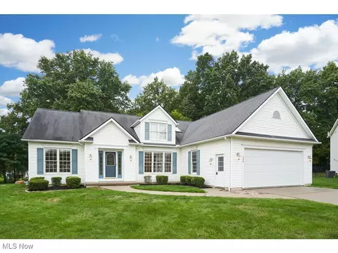 956 Ridgecrest Dr, Cuyahoga Falls, OH 44221