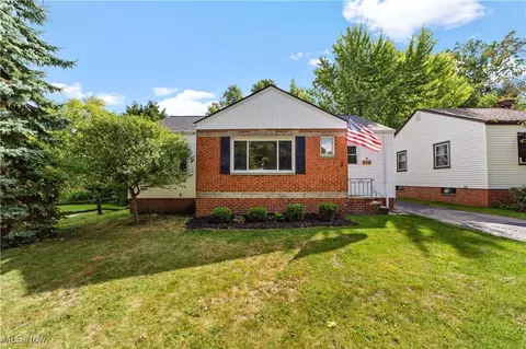 319 Parkside Dr, Bay Village, OH 44140
