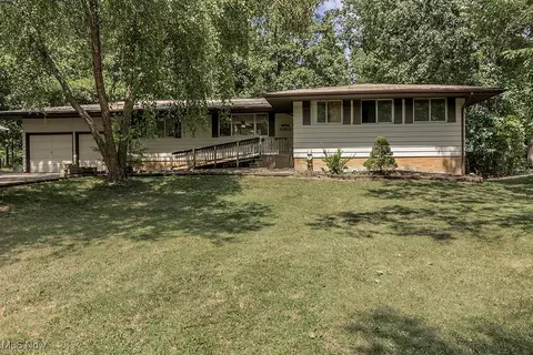 13212 Blazey Trl, Strongsville, OH 44136