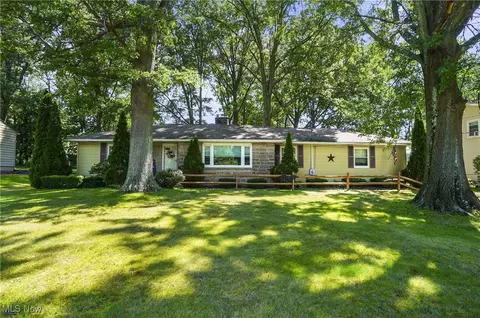 488 Fernwood Ave, Tallmadge, OH 44278